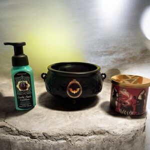 Bundle Bath & Body Works Cauldron Foaming Hand Soap Distant lands 3 Wick candle